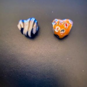 2 heart shaped animal print beads for a bracelet such as Pandora